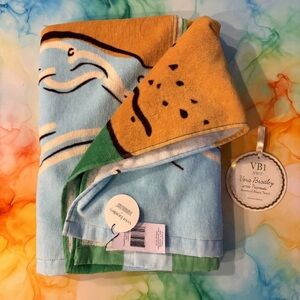 VB1, NWT Vera Bradley x Peanuts Beach Towel in Light Blue & Green